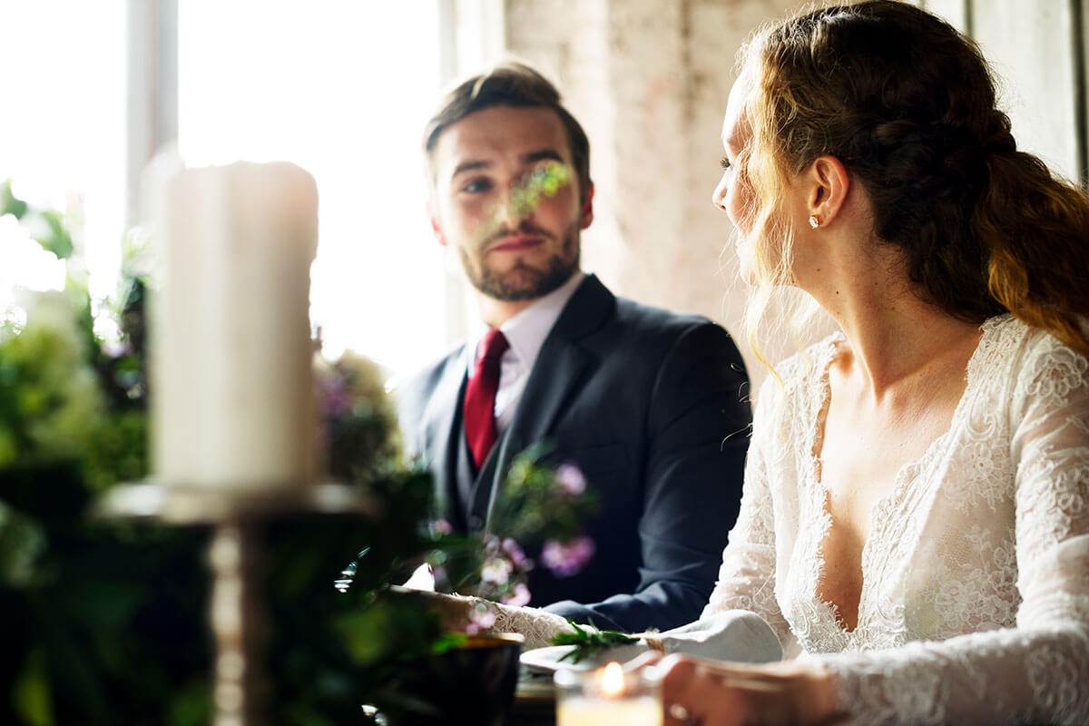 bride-and-groom-having-meal-with-friends-at-PMGYHAK.jpg